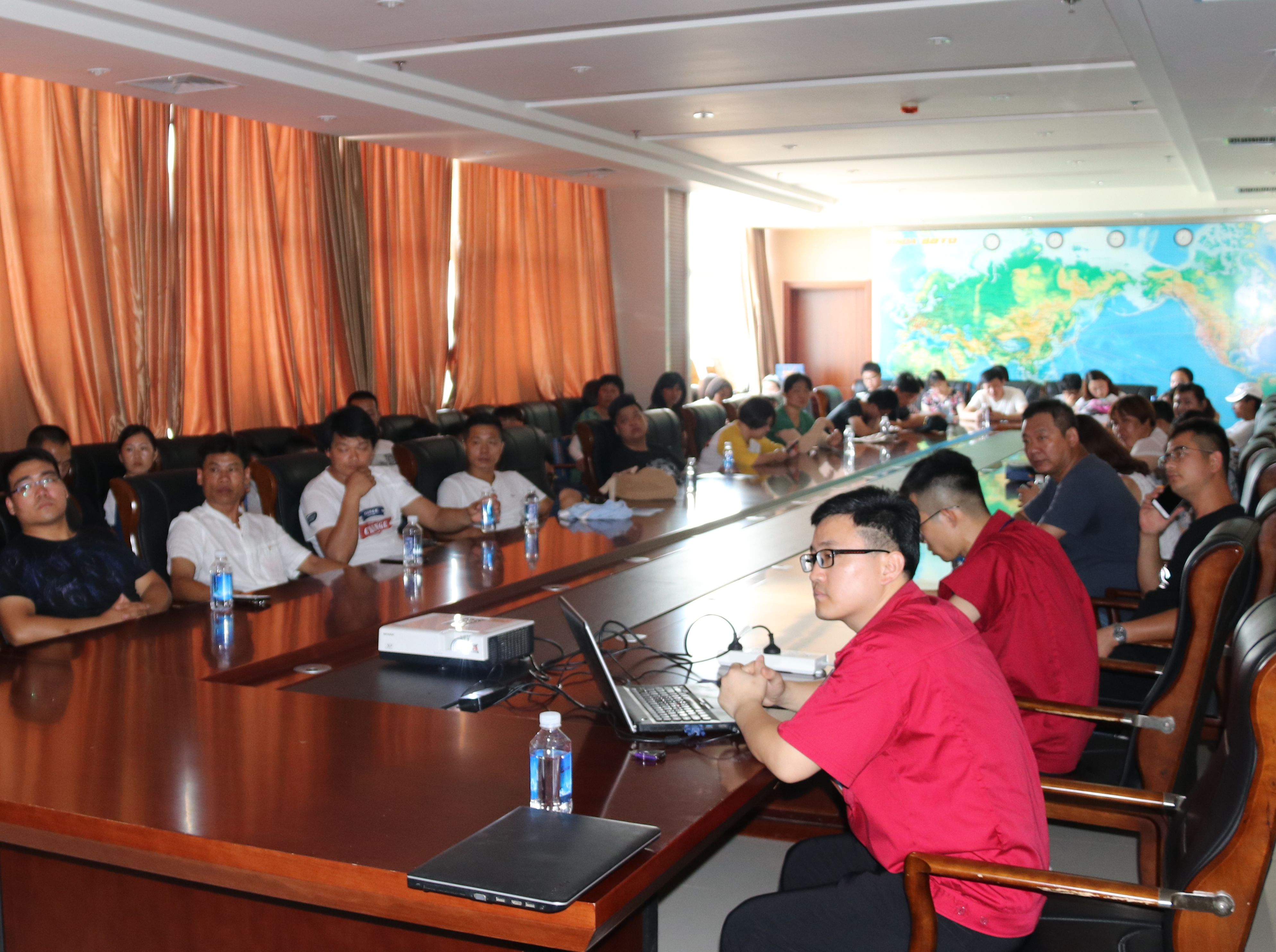 橡胶集团40余名内销代理商来访考察