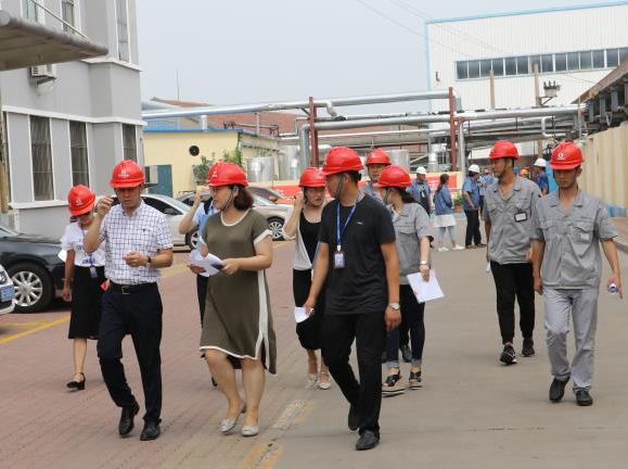 万达集团董事局董事、集团公司轮值执行总裁带领集团职能部室到热电公司，对闲置资产、废旧物资等进行现场核查