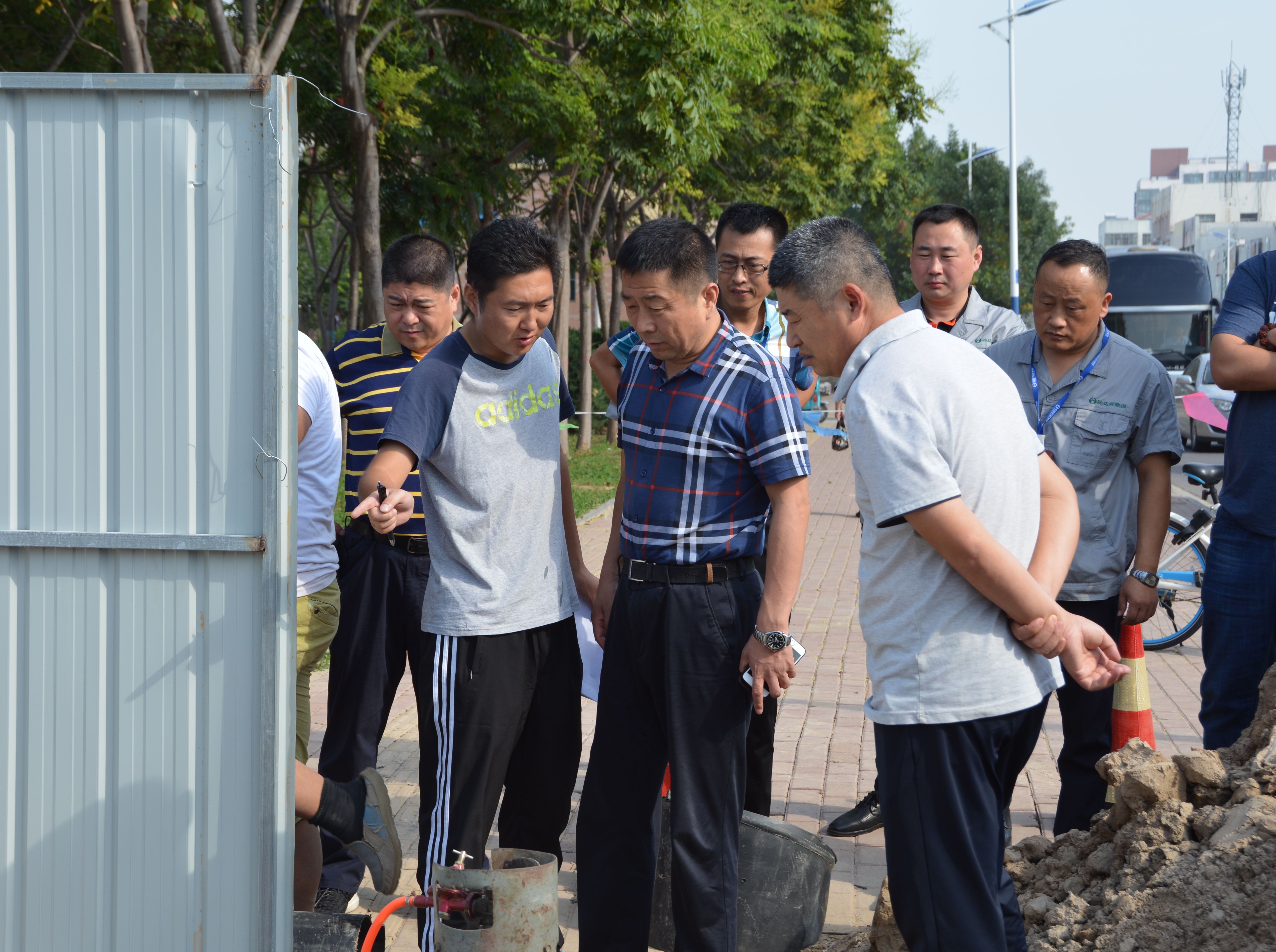热电集团领导就兴达公司外网工程现场进行视察调研