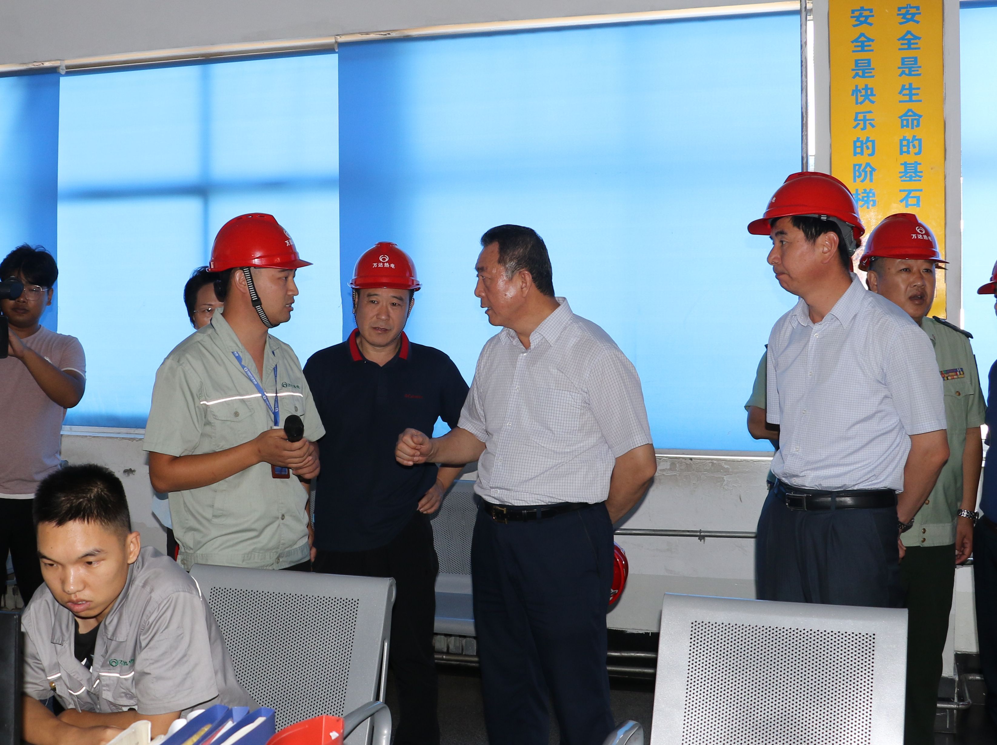 市委常委、统战部部长聂建军等一行莅临万达热电公司督导安全生产工作