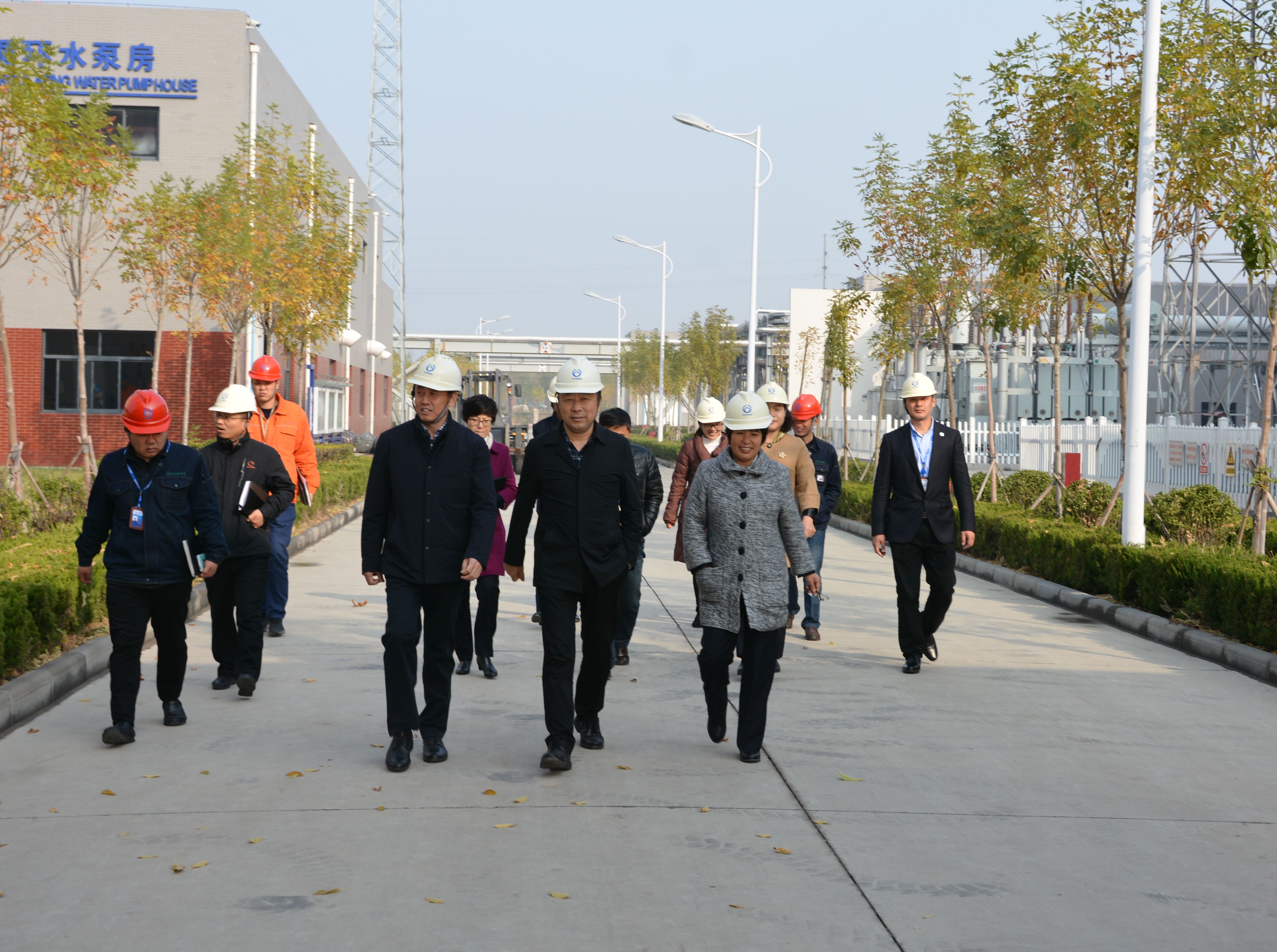  万达集团董事局董事巴洪社一行到兴达新能源有限公司视察调研