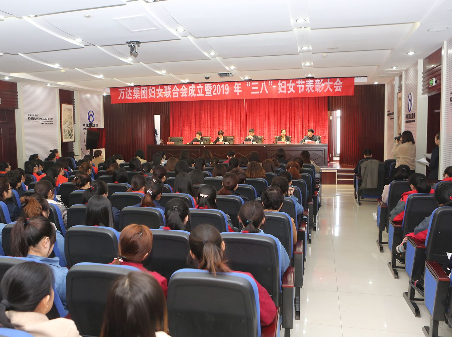 万达集团妇女联合会成立暨2019年&ldquo;三八&rdquo;妇女节表彰大会圆满完成