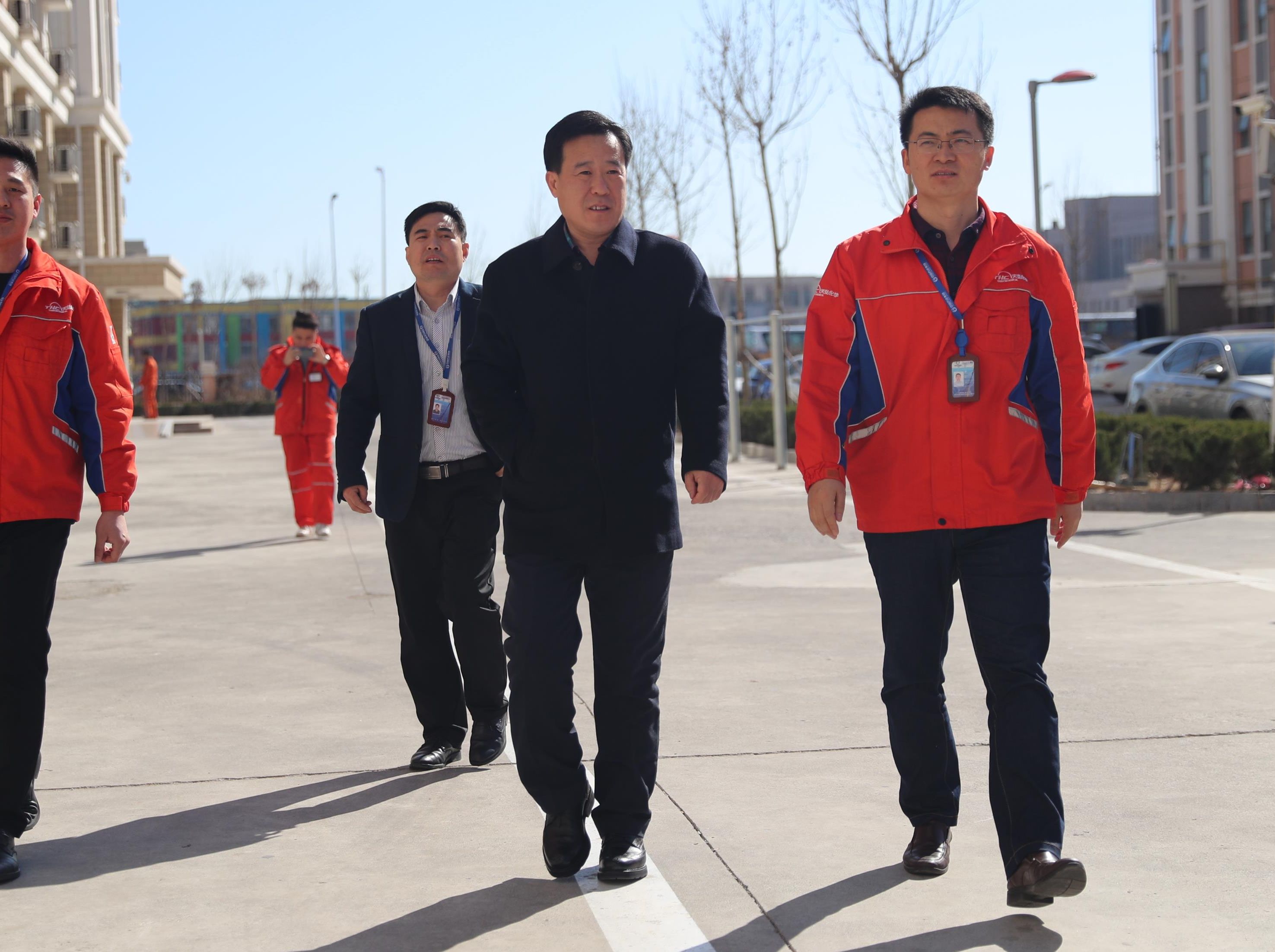 集团公司董事局董事、副总裁巴树山莅临石化集团阳光海岸检查指导工作