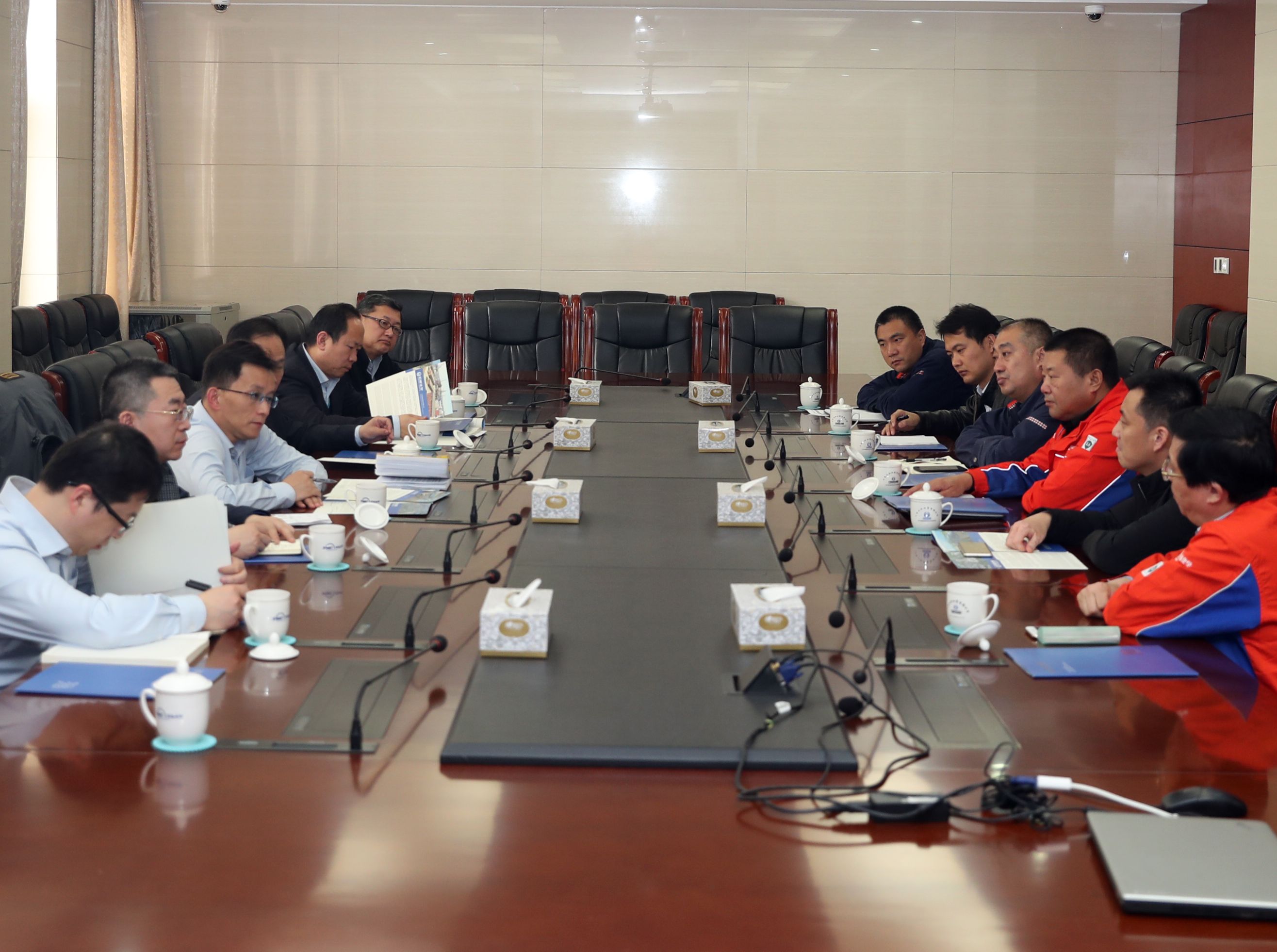 浦发银行总行授信管理部审批经理秦立群，省行授信管理部审批经理于相忠、李志强一行6人莅临万达石化做炼化行业调研