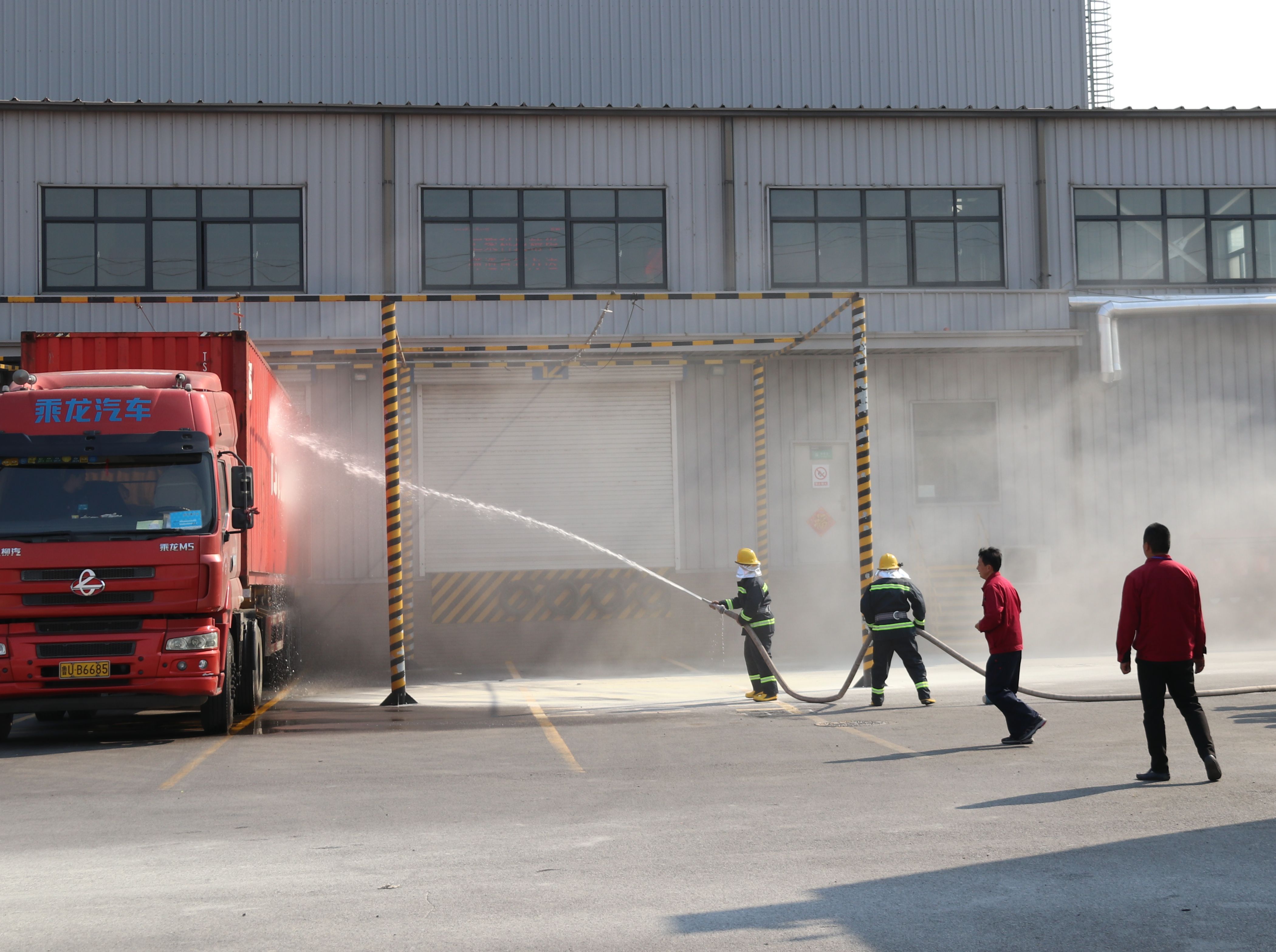 橡胶集团组织开展春季应急消防演练