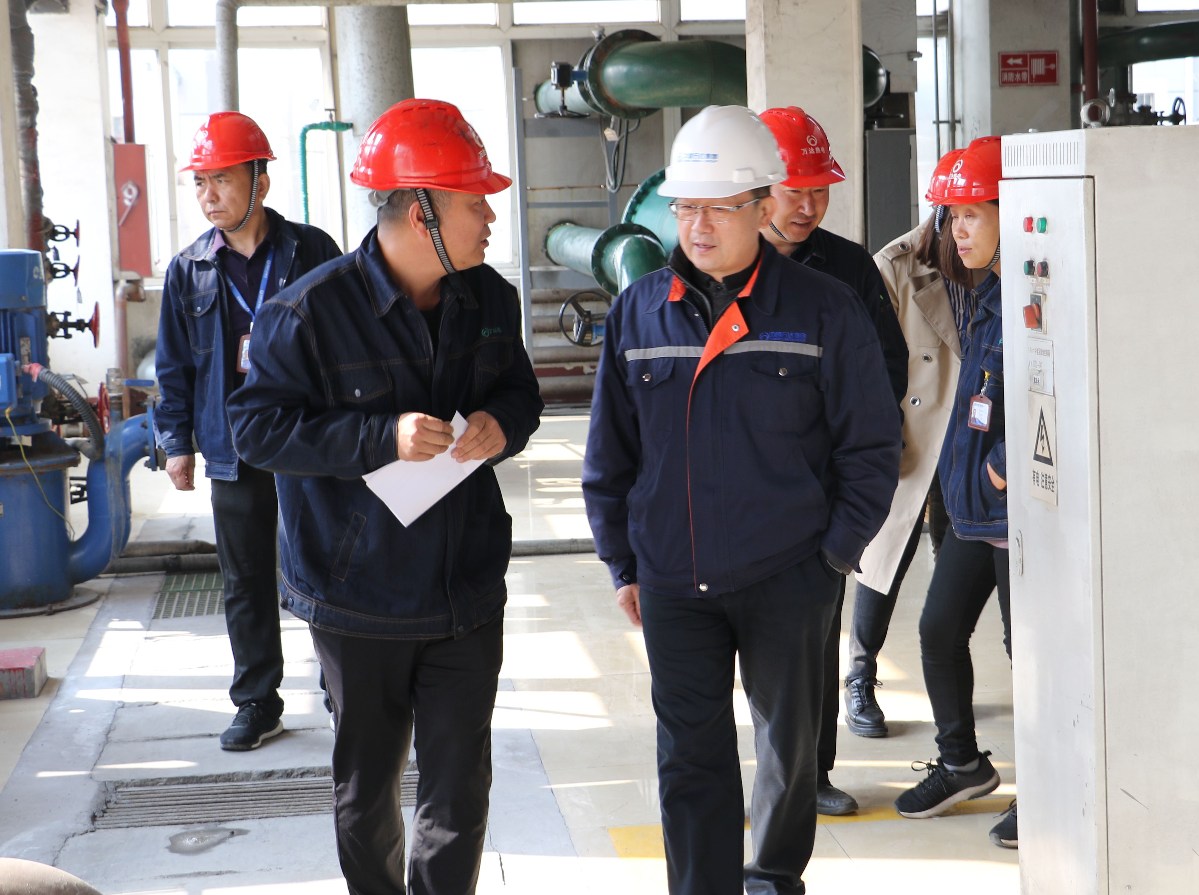 热电公司新西五路与胜景路交叉路口蒸汽穿越管线更换工程、新上余热发电项目工程、新上射水箱排水回收工程顺利通过集团公司验收