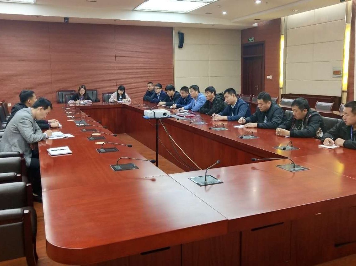 地产集团召开驾驶员安全专项会议